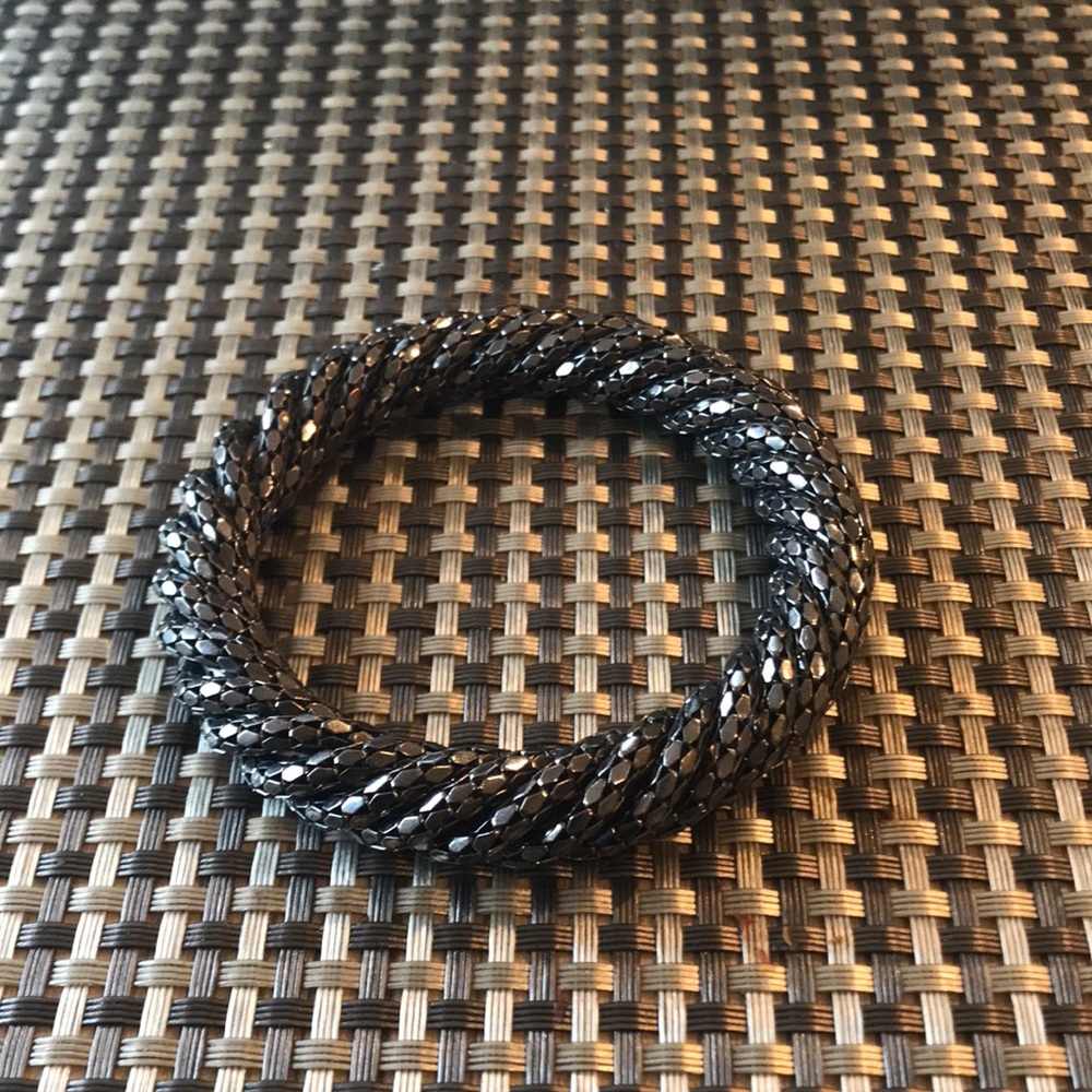 Bangle bracelet